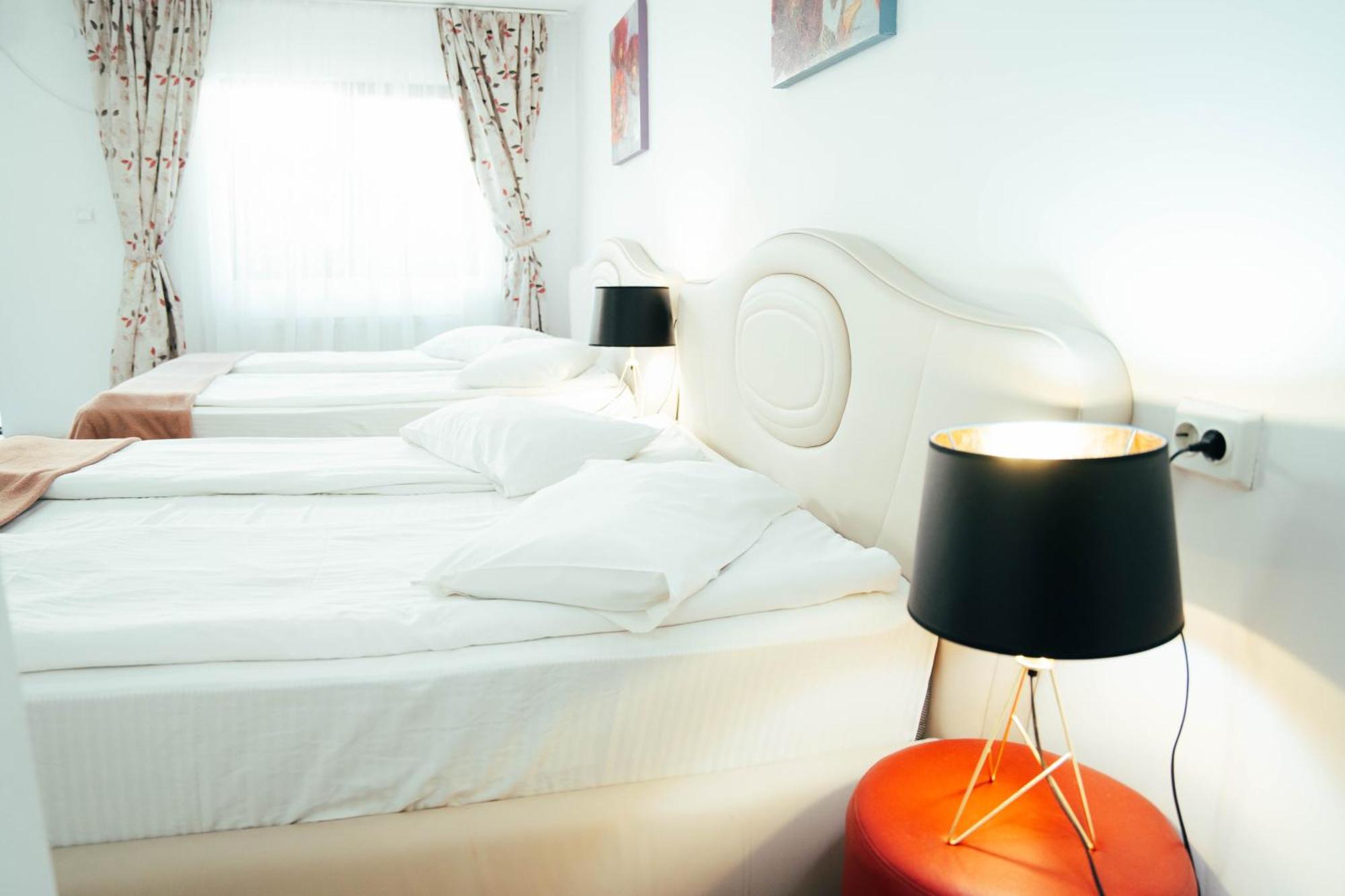 Cameră Deluxe cu 2 paturi queen-size